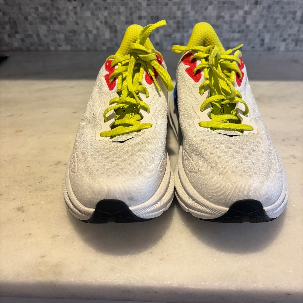 HOKA MENS CLIFTON SIZE 10.5